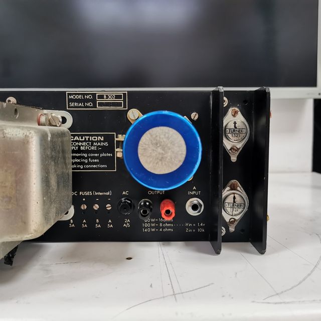 Turner B302 100W RMS – Amplificador Profesional