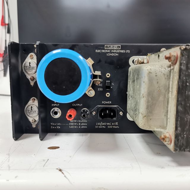 Turner B302 100W RMS – Amplificador Profesional