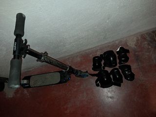 SE VENDE PATIN CON RODILLERAS Y CODERAS.