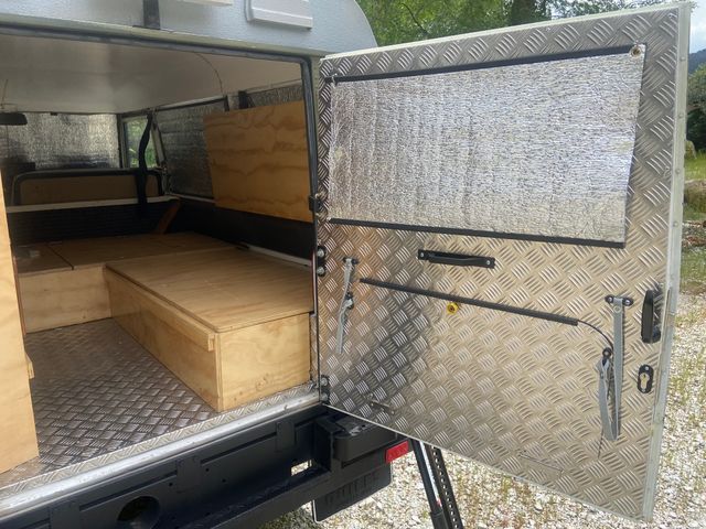 Land Rover Defender 1989