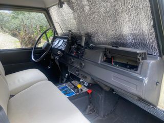 Land Rover Defender 1989