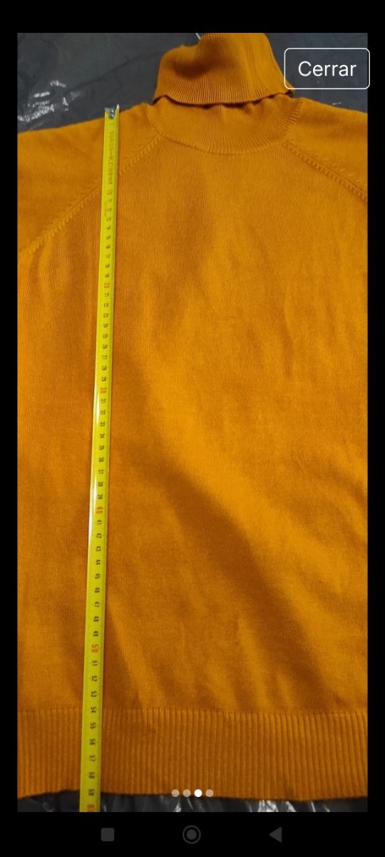 Jersey cuello alto color mostaza