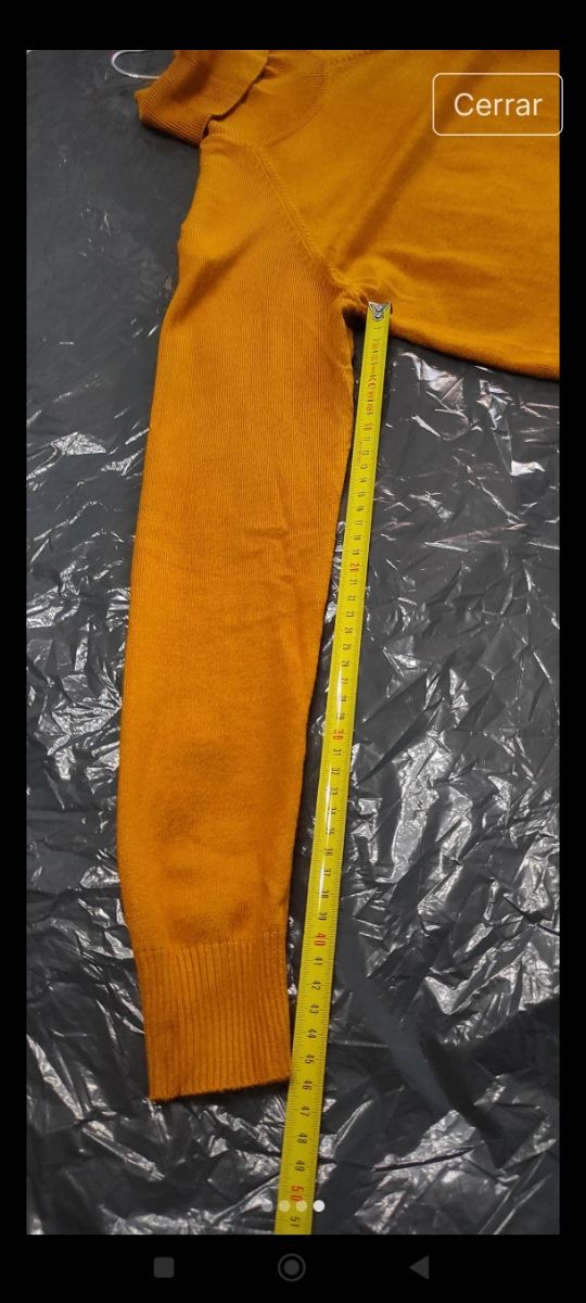 Jersey cuello alto color mostaza