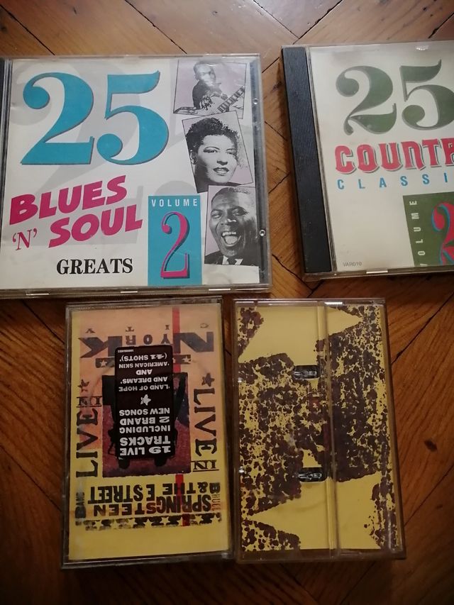 CDs y casetes variados