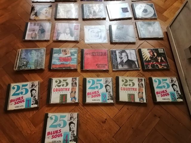 CDs y casetes variados