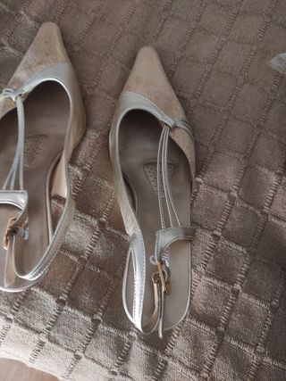 Sandalias beige fiesta.