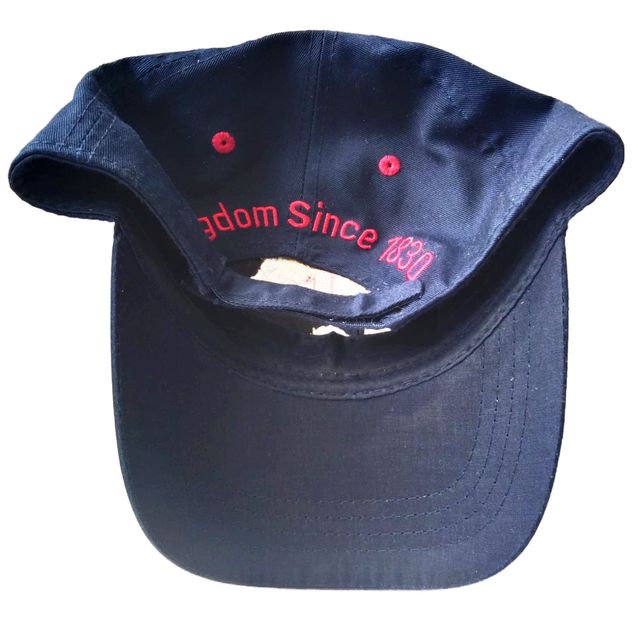 Gorra Bordada Belgium en Oro Color Azul Marino