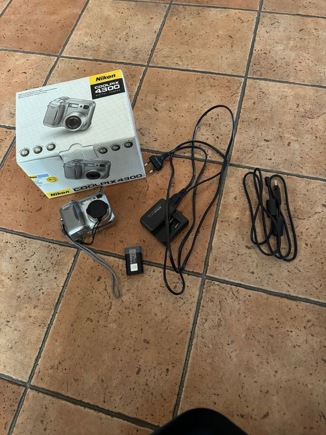 Nikon Coolpix 4300 - Camera Digitale