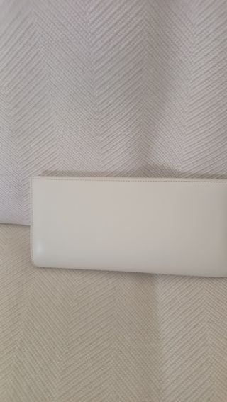 Cartera piel beige con flor