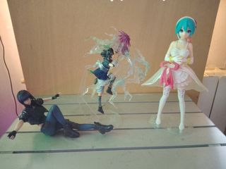 Tres figuras anime