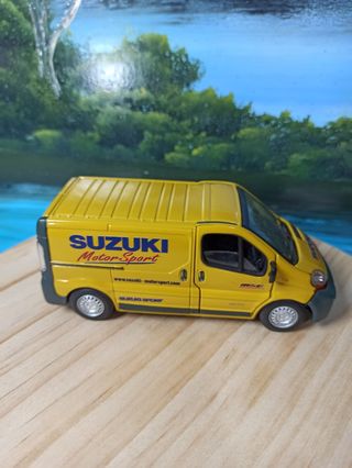 Furgoneta Renault Trafic maqueta servicio Suzuki
