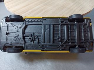Furgoneta Renault Trafic maqueta servicio Suzuki