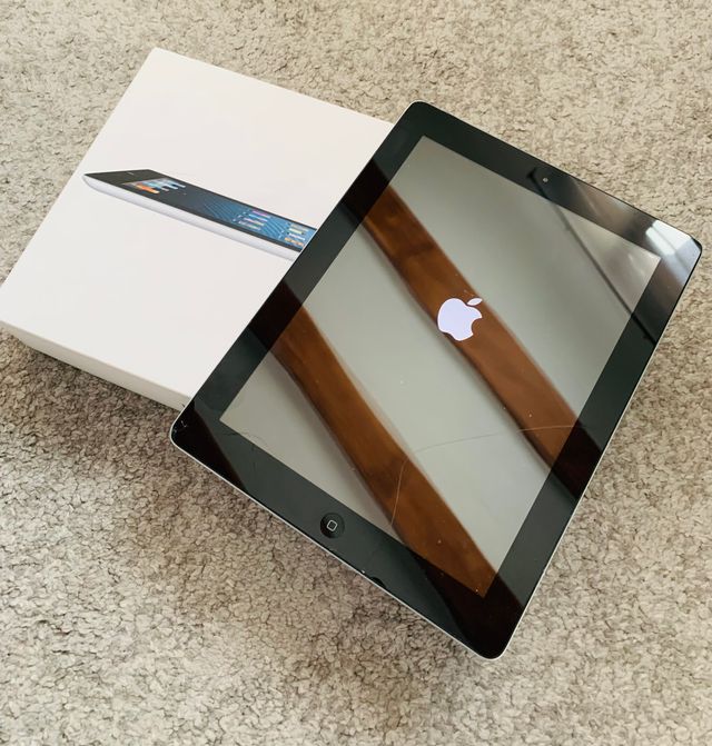 iPad 4a generación Capacidad 32 GB funciona