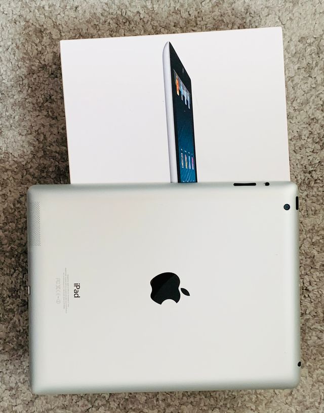 iPad 4a generación Capacidad 32 GB funciona