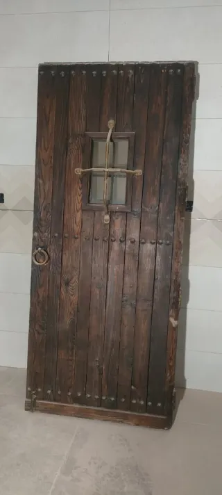 Puerta de madera de mobila