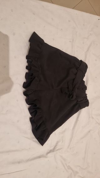 Gonna a pantaloncino con volant neri