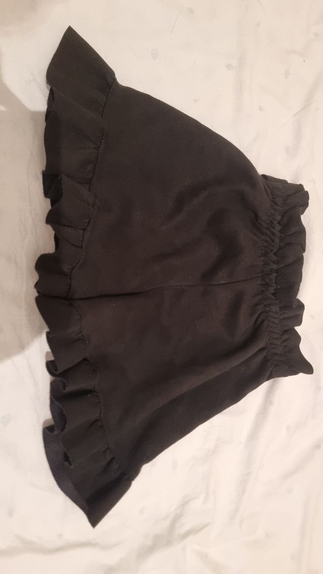 Gonna a pantaloncino con volant neri