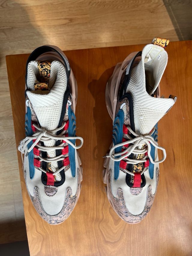 Zapatillas deportivas beige y azul