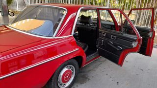 Mercedes-Benz 240D caja W115