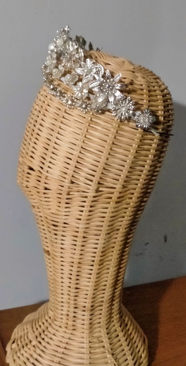 Tiara novia plata y blanco