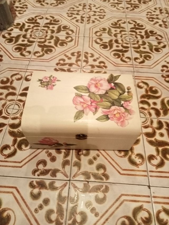 Caja madera vintage flores