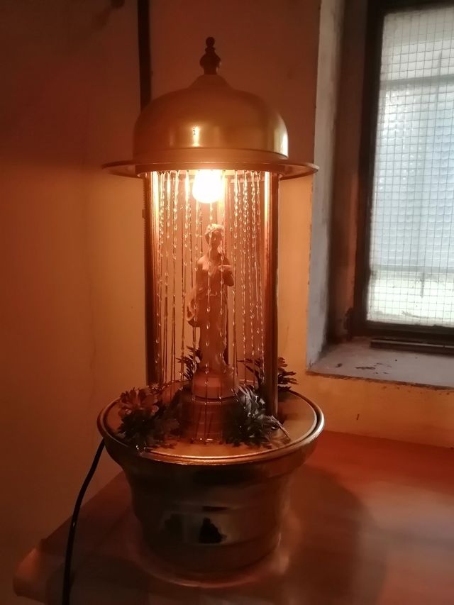 Soprammobile fontanella ad olio