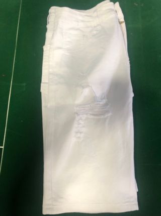Vaqueros rotos blancos
