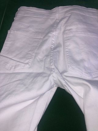 Vaqueros rotos blancos