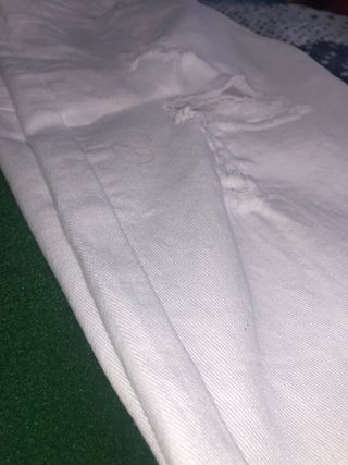 Vaqueros rotos blancos