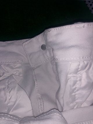 Vaqueros rotos blancos