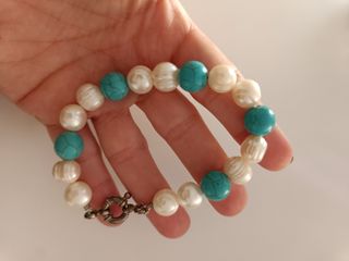 Pulsera turquesas y perlas