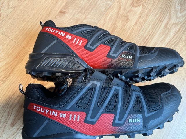 Zapatillas YOUYIN montaña - rojas y negras  nuevas