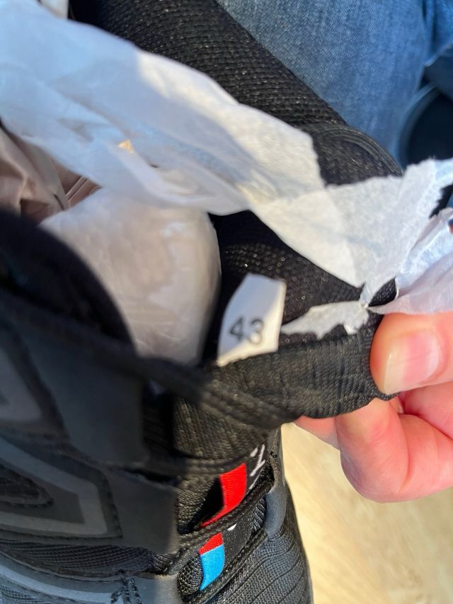 Zapatillas YOUYIN montaña - rojas y negras  nuevas