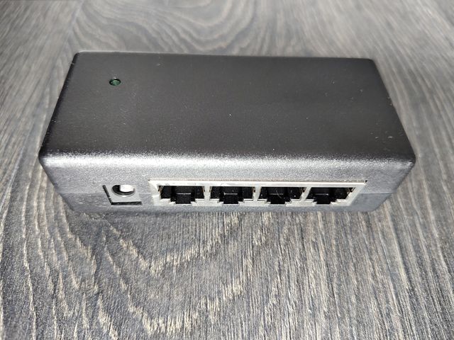 Inyector PoE 4 puertos 48v/18w Fast Ethernet
