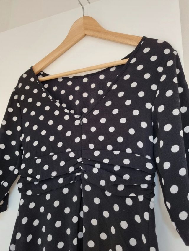 Vestido lunares blanco y negro