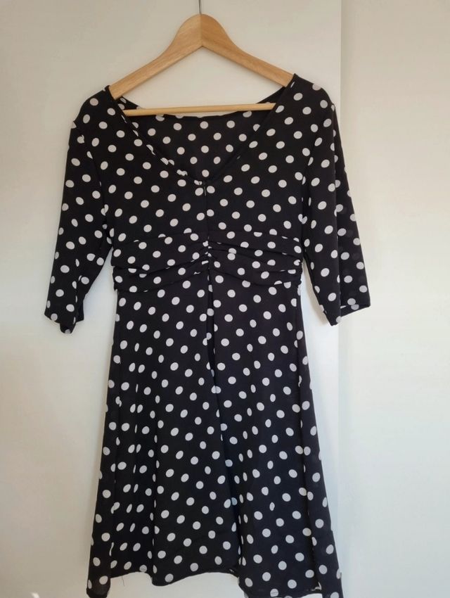 Vestido lunares blanco y negro