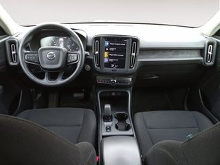 Volvo XC40 Momentum Core 2WD