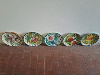 Piatti decorati da appendere alle pareti