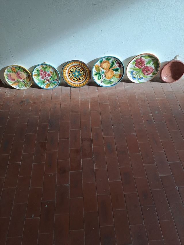 Piatti decorati da appendere alle pareti