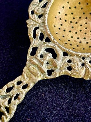 ANTIGUO COLADOR DE TÉ