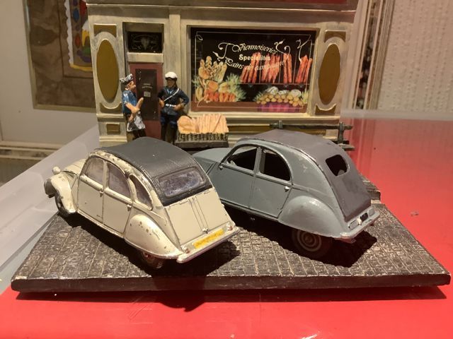 LOTE 2 COCHES CITROEN 2 CV DINKY TOYS 1/43.