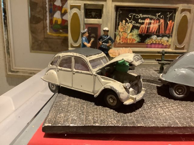 LOTE 2 COCHES CITROEN 2 CV DINKY TOYS 1/43.