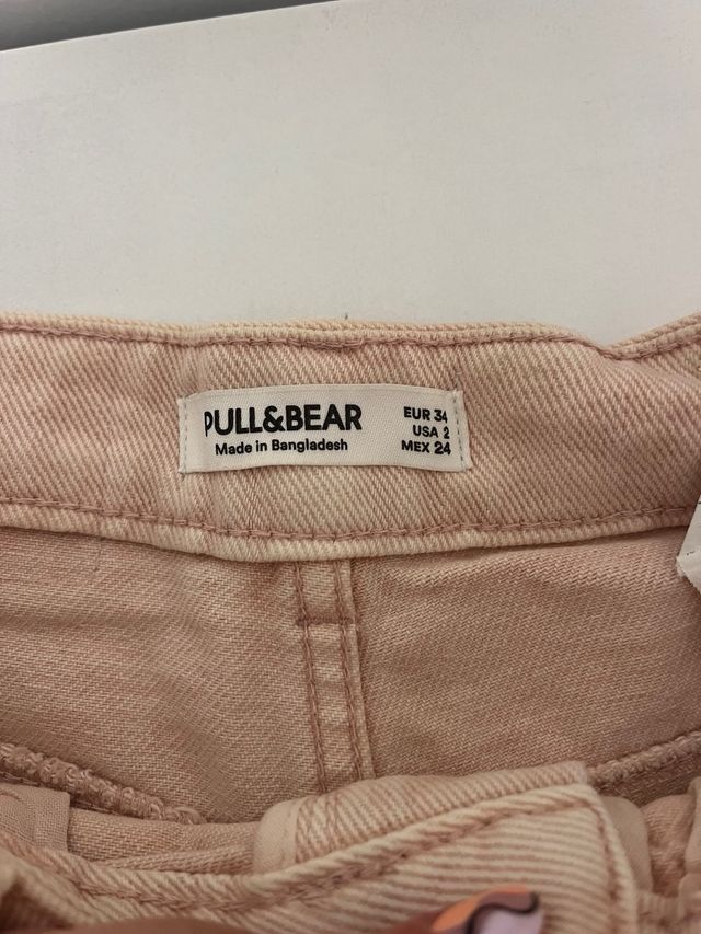Pantalón corto rosa claro Pull  and Bear