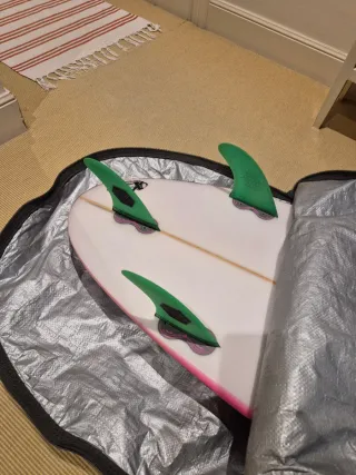 Tabla Surf "LG" 6.0 x 19 1/2 x 2 1/2, 30 litros.