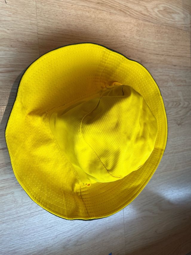Gorro pescador negro y amarillo reversible