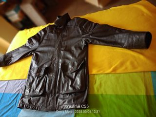 Chaquetón de piel, vestir informal, queda ok