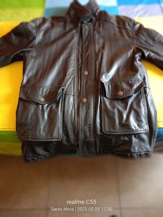 Chaquetón de piel, vestir informal, queda ok