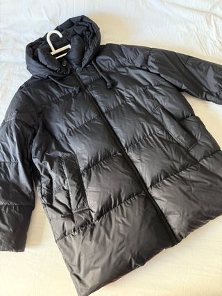 Plumas negro oversize Zara