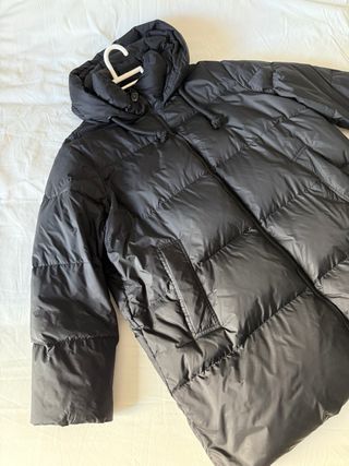Plumas negro oversize Zara