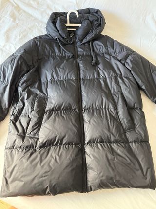 Plumas negro oversize Zara